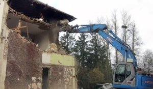 Destruction de deux maisons à Court-Saint-Etienne