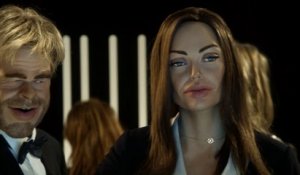 Schweppes ad : Angelina Jolie / Brad Pitt - The Guignols - CANAL+