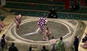 Un sumo se prend en gros KO dès le début du combat