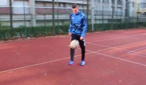 Julian Draxler cale un petit pont à un freestyler !