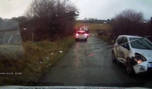 Après un gros crash il continu a route comme si de rien n'etait!