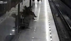 Un homme se jette sur les rails du métro pour sauver un enfant de 8 ans