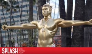 Une statue dorée de Kanye West sur Hollywood Boulevard