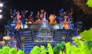 Au carnaval de Rio, un défilé Louis XIV plein de surprises