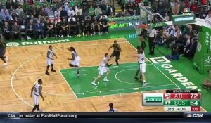 Dwight Howard met un méchant vent à une jeune fan des Celtics