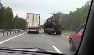 Un camion citerne comme dans Mad Max... En vrai en Russie !