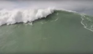 Une vague était vraiment trop grosse pour ce surfeur !