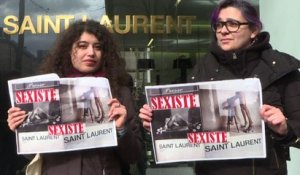 Manifestation contre une publicité "sexiste" Yves Saint Laurent