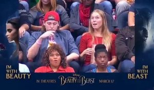 Il se fait voler sa copine par un autre homme pendant une Kiss Cam