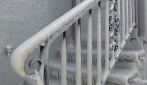 La tempête Stella piège une maison dans la glace au nord-est des États-Unis