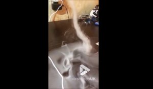 Il crée une mini tornade avec de la fumée de E-Cigarette