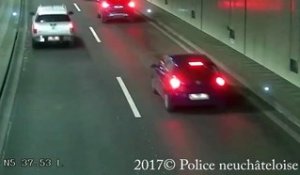 Voilà ce qui arrive quand un automobiliste déboite sans regarder dans un tunnel