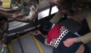 Chine: Un enfant se coince la main dans un escalier roulant !