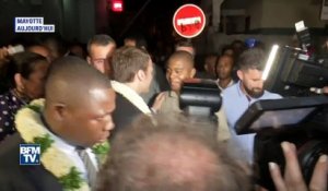 Macron accueilli en musique à Mayotte