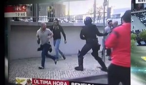 Un policier portugais en mode "This is Sparta"