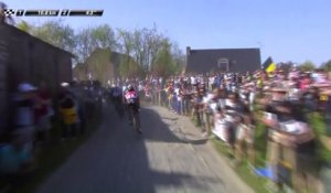 Paris-Roubaix 2017 - Van Avermaet accélère dans le Carrefour de l'Arbre !