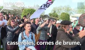 Marion Maréchal-Le Pen, accueillie par des fumigènes et des casseroles à Bayonne