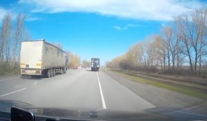 Un chauffeur de camion s'endort au volant