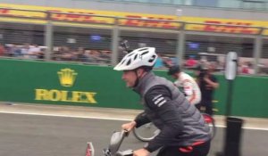 Silverstone : Vandoorne bat Button… en vélo !