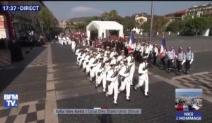 Nice: défilé aérien de la patrouille de France pour la cérémonie d'hommage