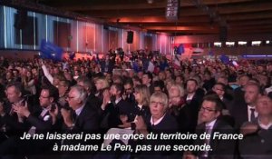 Macron ne laissera "pas un centimètre d'espace" à Le Pen