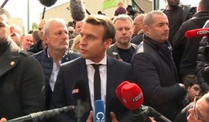 Elections: Emmanuel Macron s'en prend à Marine Le Pen
