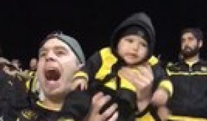 Ce supporteur de foot a confondu son bébé avec la coupe