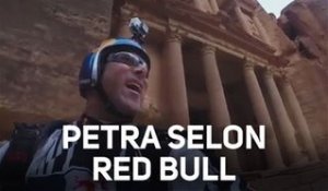 Un saut extrême rompt la tranquillité de Petra