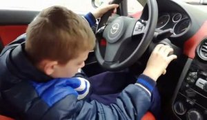 Un enfant de 11 ans conduit la voiture de son père et ....c'est le drame