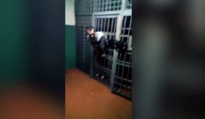 Un détenu tente de s'enfuir de sa cellule !