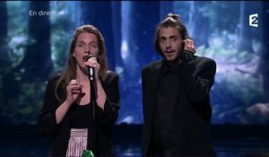 Salvador Sobral, vainqueur de l'Eurovision, interprète avec sa soeur « Amor pelos dois »