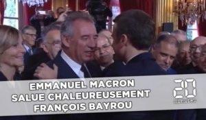 Emmanuel Macron salue chaleureusement François Bayrou