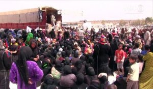 Des Syriens bravent le danger pour fuir les jihadistes