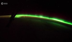 Lever de soleil et aurores boréales depuis l'ISS (Timelapse)