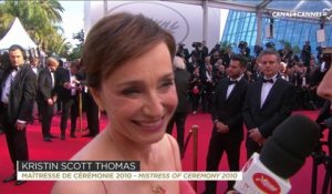 Kristin Scott Thomas attristée par la disparition de Roger Moore - Festival de Cannes 2017