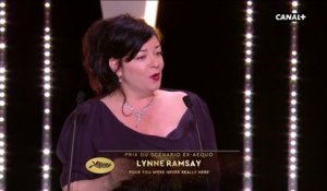 Lynne Ramsay (Prix du scénario)"Je voudrais remercier Joaquin Phoenix qui a fait de ce film ce qu'il est" - Festival de Cannes 2017