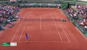 Roland-Garros 2017 : Océane Dodin est partout sur le court, incroyable ! (6-7, 7-5)