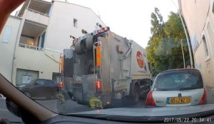Un éboueur marseillais filmé en train de jeter des déchets par la fenêtre de son camion.