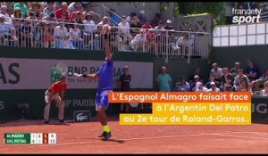Roland-Garros : il s'effondre et fond en larmes, son adversaire vient le consoler