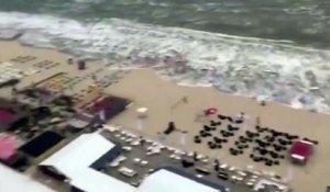 Cette plage est frappée par un mini-tsunami