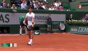 Roland-Garros 2017 : Dominic Thiem continue de fusiller Djoko avec son revers (7-6, 2-0)