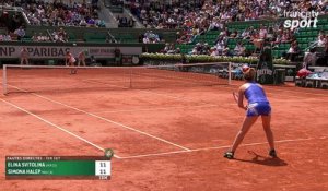 Roland-Garros 2017 : Svitolina fait visiter le court à Halep ! (5-0)