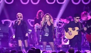 Miranda Lambert Performs 'Pink Sunglasses' at CMT Music Awards 2017 | Billboard News