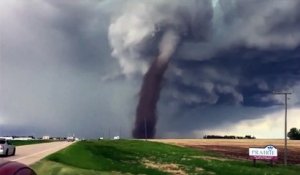 Les image magnifiques et terrifiantes d'une tornade à Alberta - Canada