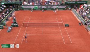 Roland-Garros 2017 : L’incroyable défense d’Halep pour le break (6-4, 3-6, 2-1)