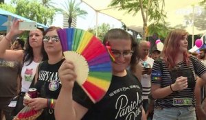 Foule joyeuse à la Gay Pride de Tel-Aviv