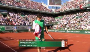 Roland-Garros 2017 : Dominic Thiem ajuste Nadal d'une belle volée au filet (6-3, 0-1)