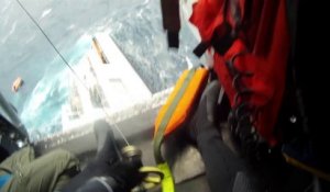 Sauvetages de passagers d'un énorme Yacht en train de couler ! Gardes côtes - Hélicoptère