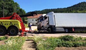 Un camion renversé dans un fossé au Syndicat