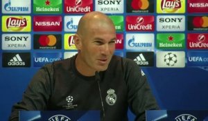 Zidane bientôt remplaçant de Didier Deschamps ?